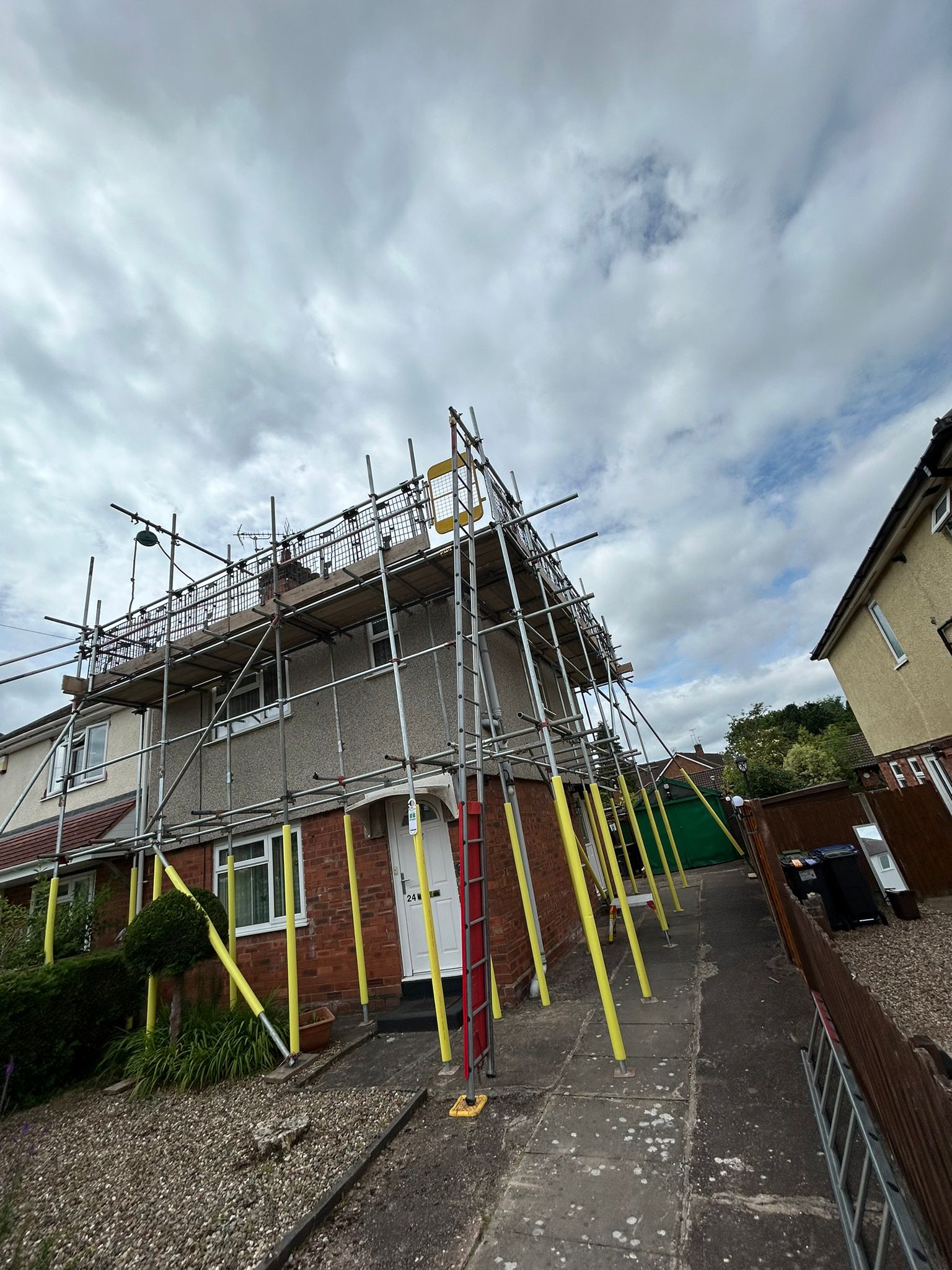 Scaffold access supporting urgent repair work