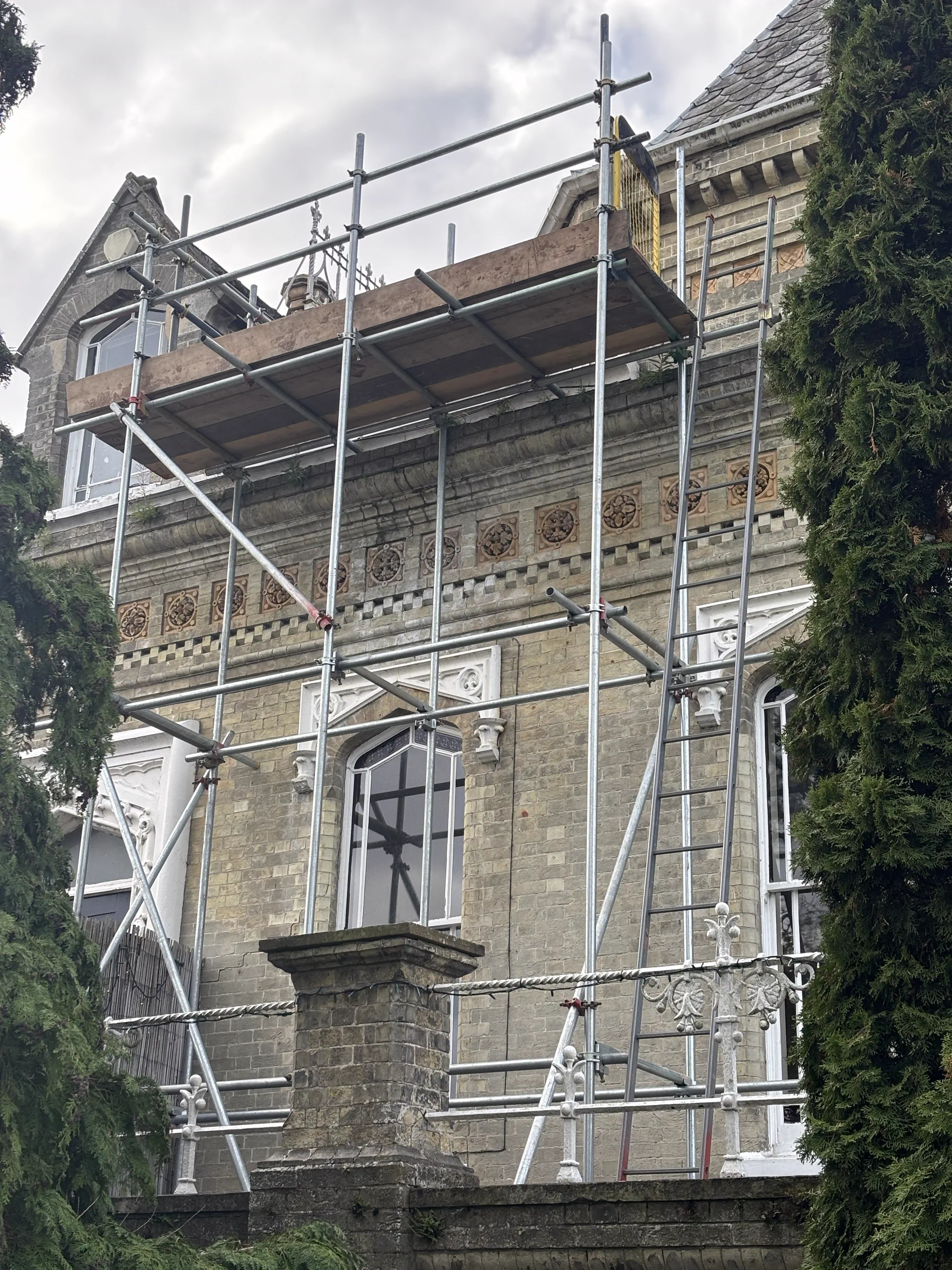 DR Access scaffold access installed for urgent repair work